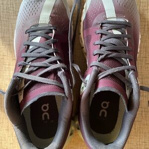 On Cloud CloudFlow 3.0 Mulberry w Grey & Mint Green. Great Condition!